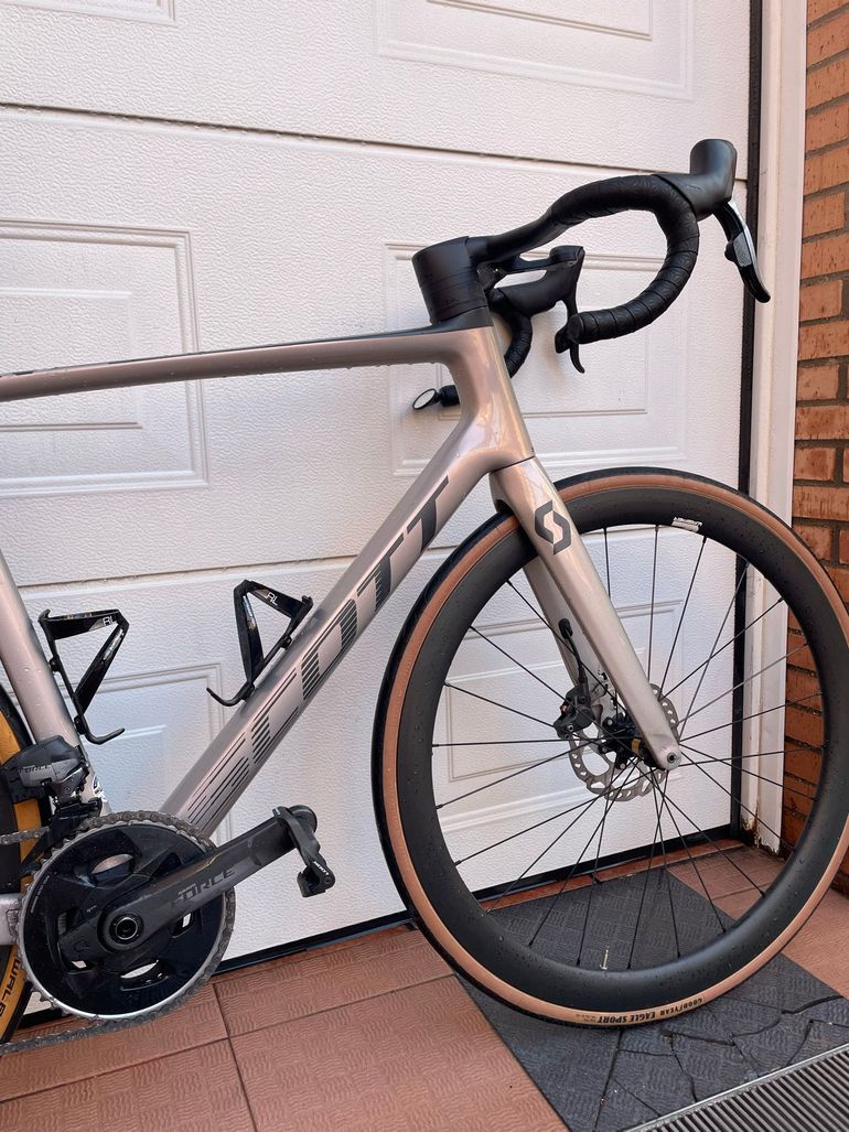 Used Scott Addict SRAM Force 2022 Road & Gravel, Hellgrau — image 1 of 9