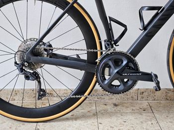 Used Canyon Endurace CF 8 LTD 2023 2023 Road & Gravel, Black — image 4 of 9