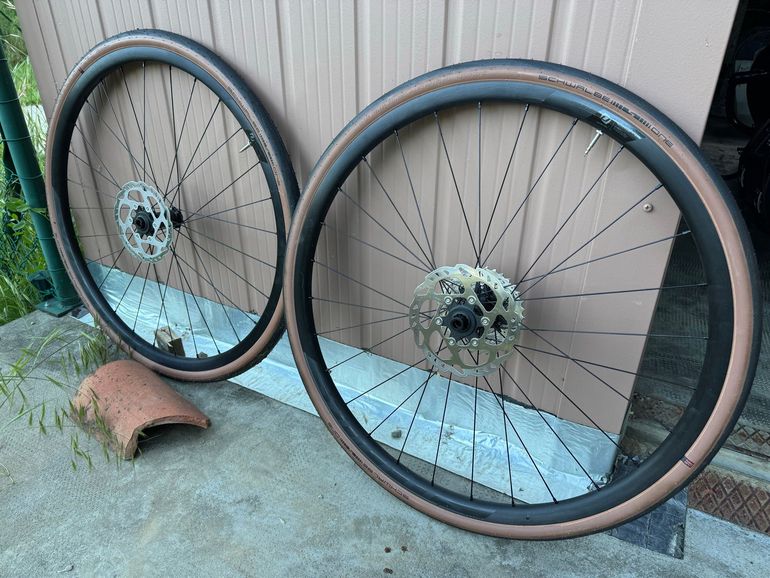 Used scott addict 20 Scott addict 20 Custom Shimano 105 2023 Road & Gravel, Light Gray — image 9 of 9