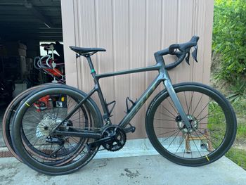 Used scott addict 20 Scott addict 20 Custom Shimano 105 2023 Road & Gravel, Light Gray — image 1 of 9