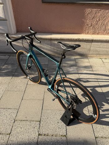 Used Canyon Ultimate CF SLX 8 Disc eTap 2022 2022 Road & Gravel, Blue — image 11 of 17
