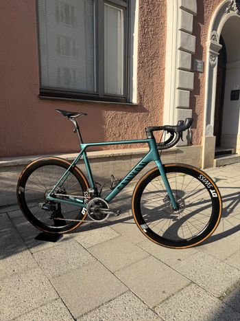 Used Canyon Ultimate CF SLX 8 Disc eTap 2022 2022 Road & Gravel, Blue — image 2 of 17