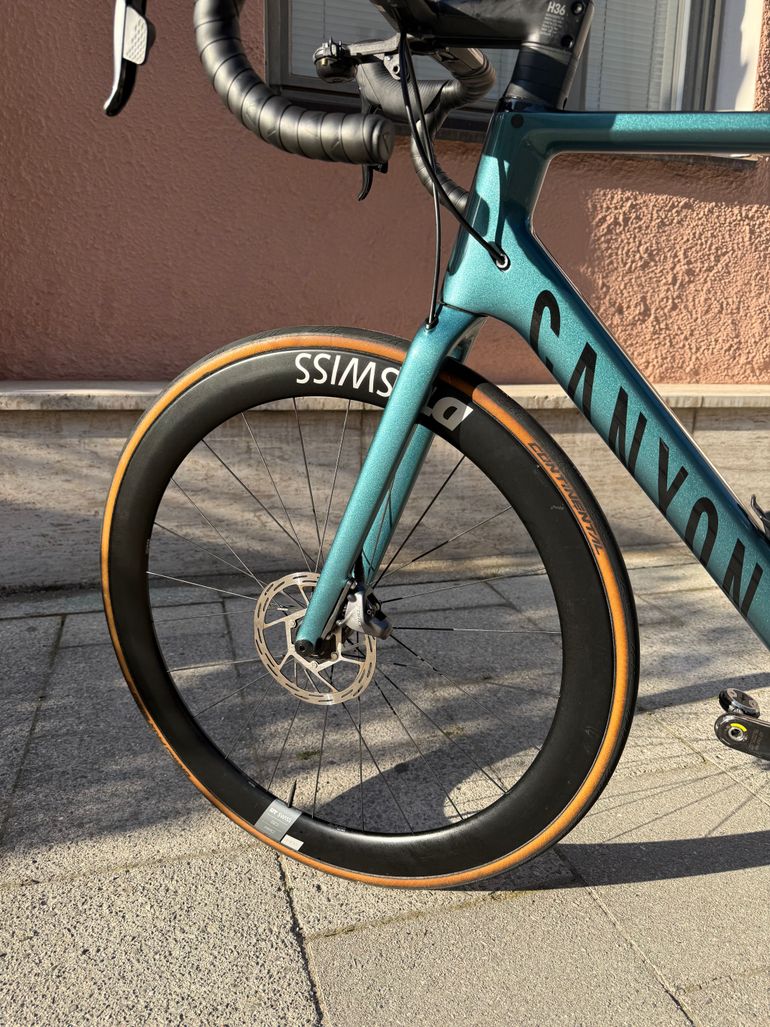 Used Canyon Ultimate CF SLX 8 Disc eTap 2022 2022 Road & Gravel, Blue — image 13 of 17