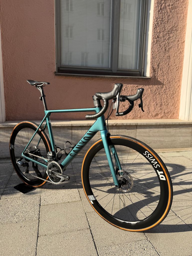 Used Canyon Ultimate CF SLX 8 Disc eTap 2022 2022 Road & Gravel, Blue — image 1 of 17