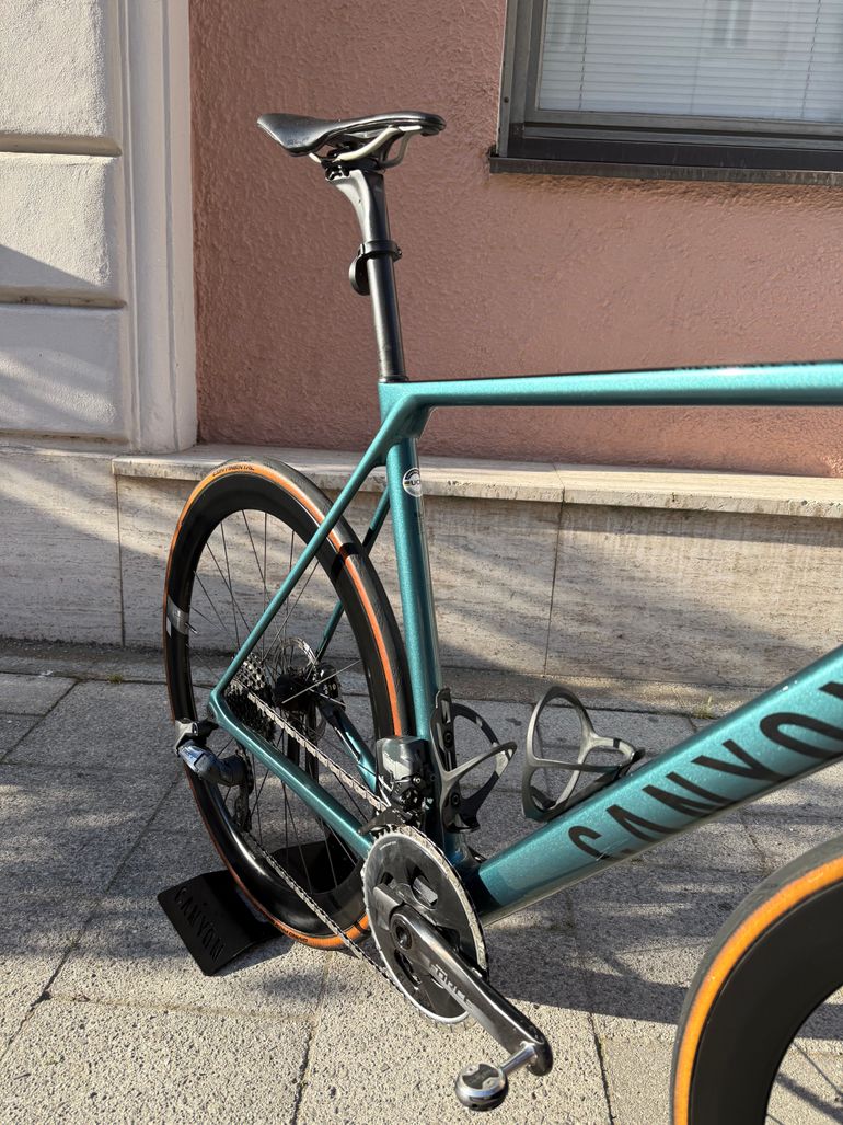 Used Canyon Ultimate CF SLX 8 Disc eTap 2022 2022 Road & Gravel, Blue — image 5 of 17