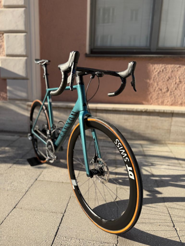 Used Canyon Ultimate CF SLX 8 Disc eTap 2022 2022 Road & Gravel, Blue — image 3 of 17