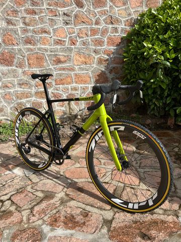 Used Scott Addict Sram Apex Etap AXS 2025 Road & Gravel, Green — image 2 of 7
