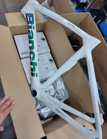 Tweedehands Bianchi Oltre SRAM Rival 2023 Road & Gravel — afbeelding 3 van 5