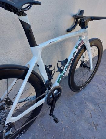 Used Bianchi Oltre SRAM Rival 2023 Road & Gravel, Bianco — image 3 of 5