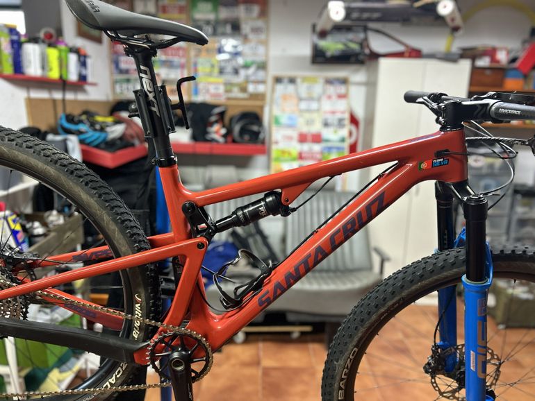 Used Santa Cruz Blur R / Carbon C / 29 2019 Frameset 2019 Mountainbike, Red, 29 — image 3 of 5