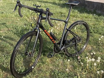 Used Giant Revolt 2 2022 2022 Road & Gravel, Light Gray — image 2 of 8