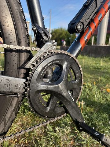 Used Giant Revolt 2 2022 2022 Road & Gravel, Light Gray — image 4 of 8