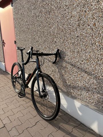 Used Giant Revolt 2 2022 2022 Road & Gravel, Light Gray — image 6 of 8