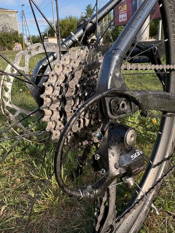 Used Giant Revolt 2 2022 2022 Road & Gravel, Light Gray — image 5 of 8