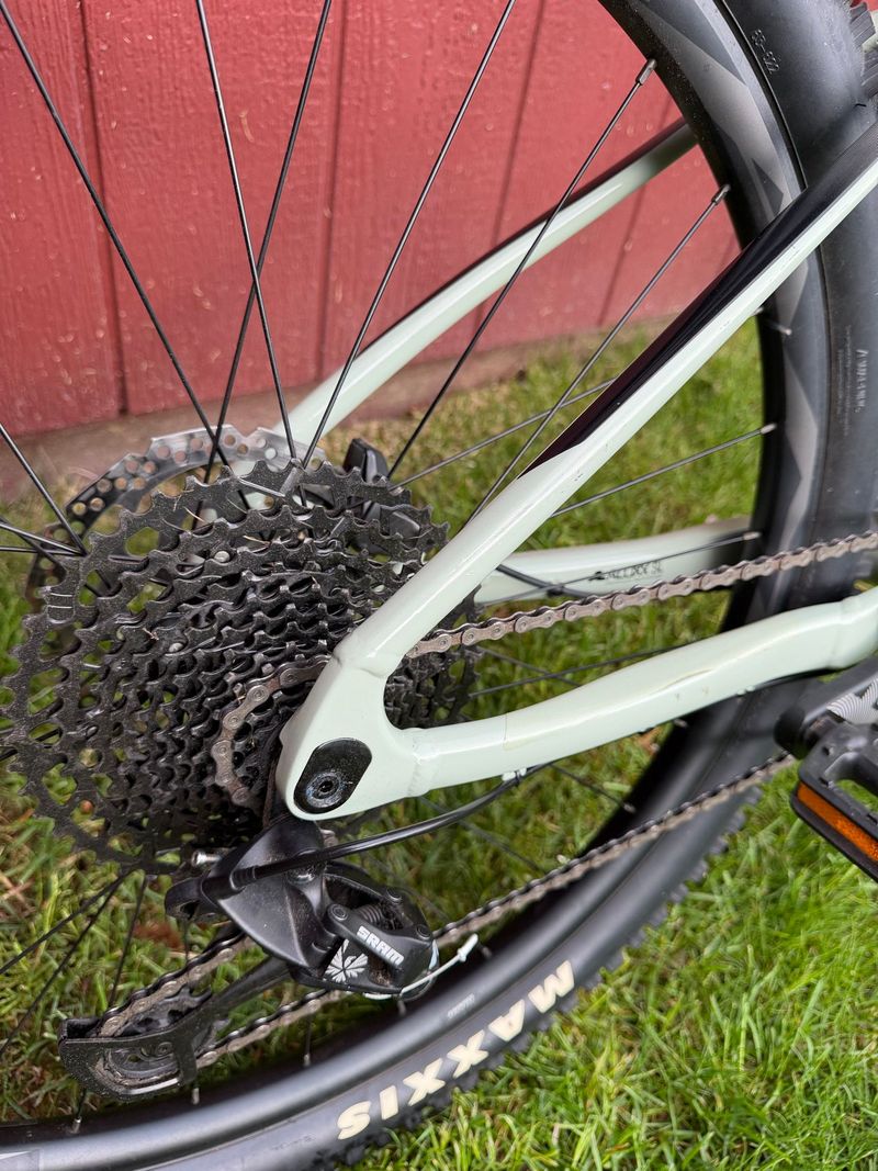 Giant Fathom 1 2022 2022 Mountainbike d'occasion — image 3 sur 27
