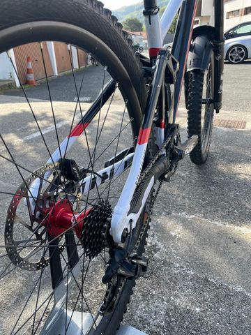 Tweedehands Mondraker Summum 29 2021 2021 Mountainbike — afbeelding 3 van 7
