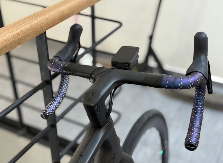 Used Canyon Endurace CF 7 2024 2024 Road & Gravel, Black — image 3 of 7
