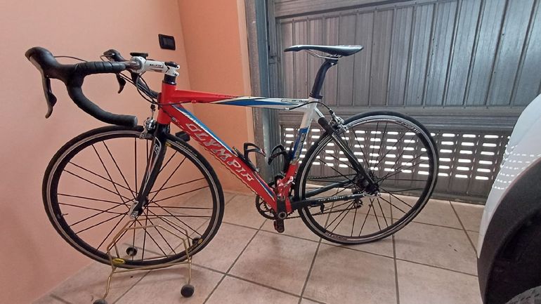 Used Olympia Olympia Custom Shimano 105 2010 Road & Gravel — image 1 of 8