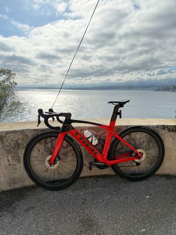 Trek Madone SL 6 2021 2021 Road & Gravel usato, Rosso — immagine 1 di 7