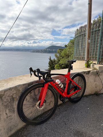 Trek Madone SL 6 2021 2021 Road & Gravel usato, Rosso — immagine 2 di 7