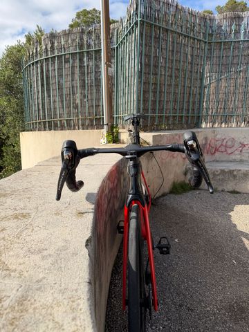 Trek Madone SL 6 2021 2021 Road & Gravel usato, Rosso — immagine 3 di 7