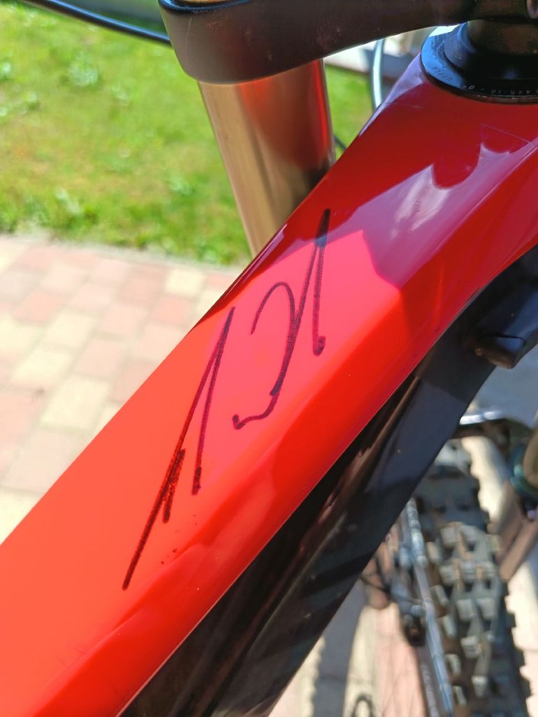 Used Canyon Sender Shimano ZEE 2017 Mountainbike, Red — image 9 of 11