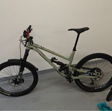 Used Commencal CLASH ESSENTIAL 2021 2021 Mountainbike, Green, 27.5 — image 3 of 9