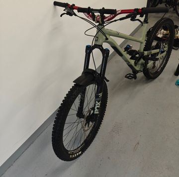 Used Commencal CLASH ESSENTIAL 2021 2021 Mountainbike, Green, 27.5 — image 6 of 9