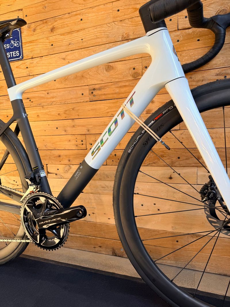 Used Scott Addict RC Pro 2025 2025 Road & Gravel, White — image 2 of 4