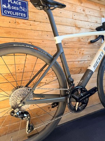 Used Scott Addict RC Pro 2025 2025 Road & Gravel, White — image 4 of 4