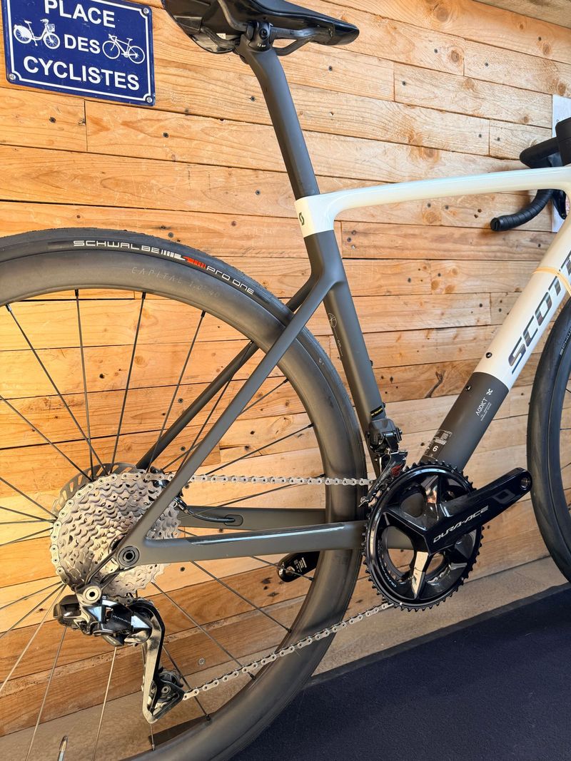 Used Scott Addict RC Pro 2025 2025 Road & Gravel, White — image 4 of 4