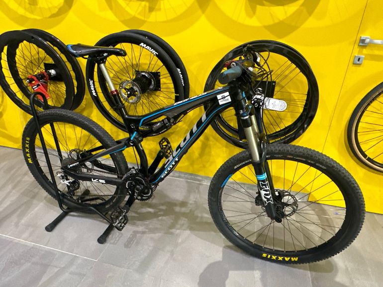 Used Scott Genius 730 2017 2017 Mountainbike, Black, 27.5 — image 1 of 6