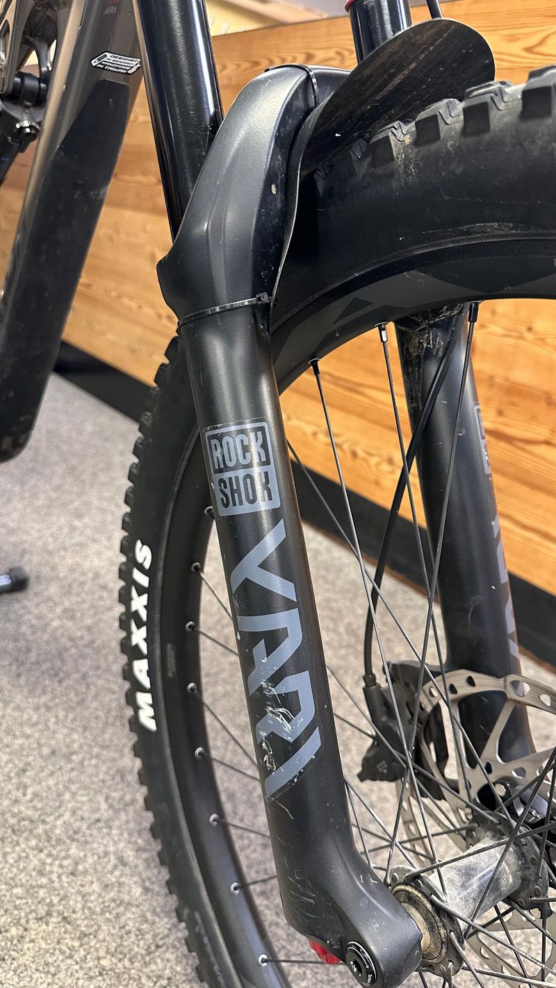 Merida ONE-SIXTY 500 2023 2023 Mountainbike usato, Grigio chiaro — immagine 5 di 5
