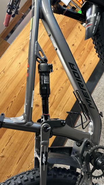 Merida ONE-SIXTY 500 2023 2023 Mountainbike usato, Grigio chiaro — immagine 4 di 5