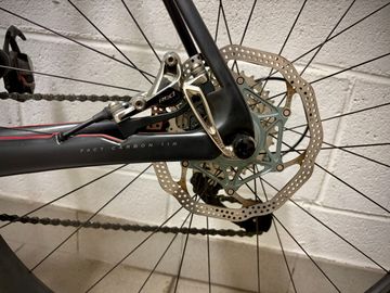Used Specialized Roubaix SRAM Red 2016 Road & Gravel, Black — image 3 of 17
