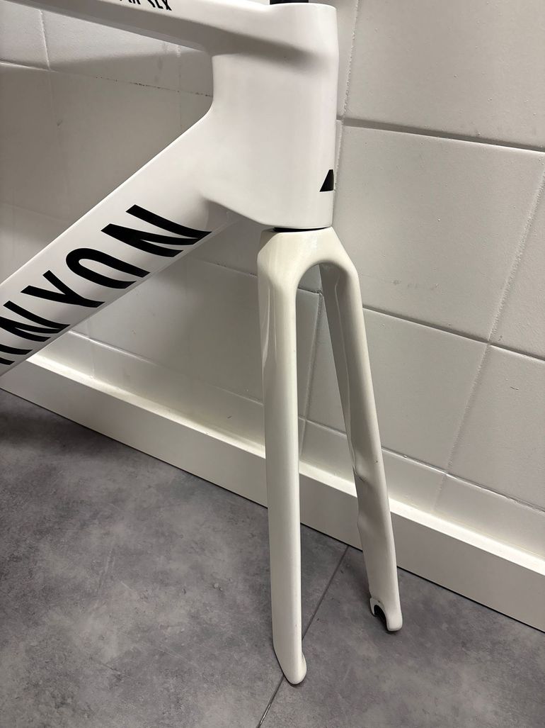 Used Canyon Aeroad CFR Disc Frame and Brake Kit 2026 Frameset 2026 Road & Gravel, White — image 6 of 14