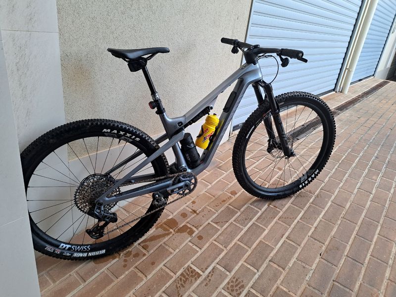 Used Canyon Lux Trail CF 9 2024 Frameset 2024 Mountainbike, Blue, 29 — image 1 of 4