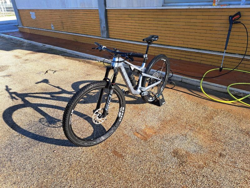 Used Canyon Lux Trail CF 9 2024 Frameset 2024 Mountainbike, Blue, 29 — image 3 of 4