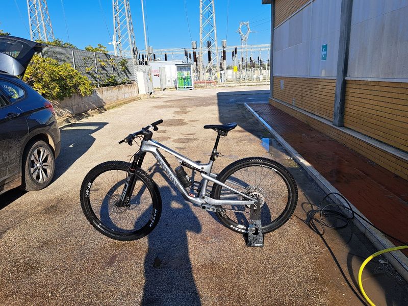 Used Canyon Lux Trail CF 9 2024 Frameset 2024 Mountainbike, Blue, 29 — image 2 of 4