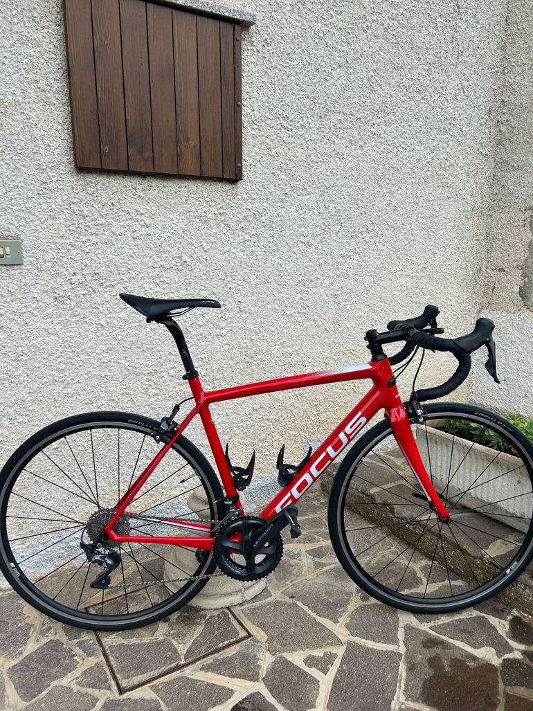 Used Focus Focus Izalco Race Ultegra 2019 2019 Road & Gravel, Red — image 5 of 7