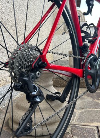Used Focus Focus Izalco Race Ultegra 2019 2019 Road & Gravel, Red — image 6 of 7