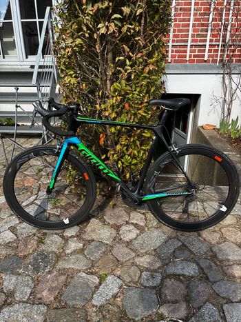 Used Giant TCR Advanced Pro 1 2017 2017 Road & Gravel — image 2 of 12