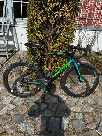 Used Giant TCR Advanced Pro 1 2017 2017 Road & Gravel — image 1 of 12