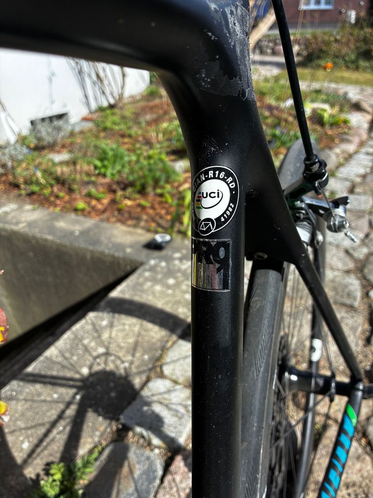 Used Giant TCR Advanced Pro 1 2017 2017 Road & Gravel — image 4 of 12