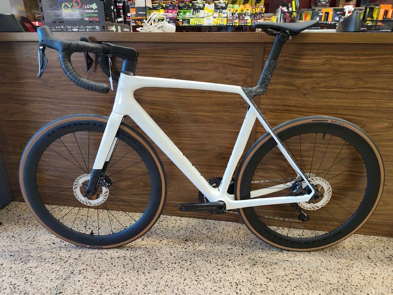 Used Trek Madone SL 7 2027 2027 Road & Gravel, White — image 4 of 4