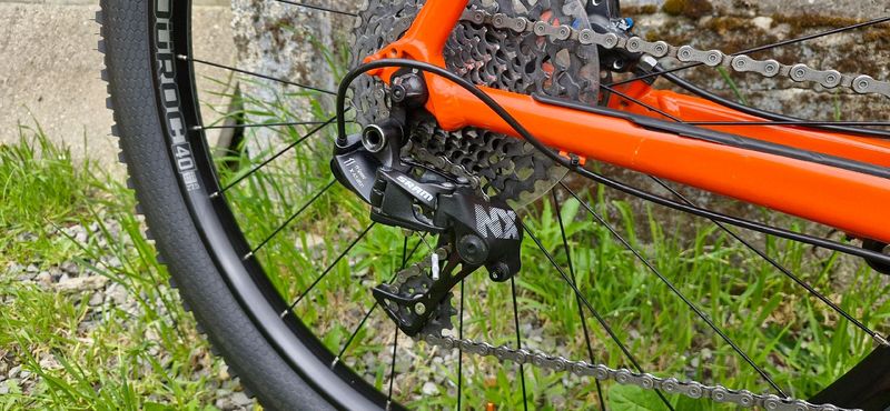 Used Trek Roscoe 8 2023 2023 Mountainbike, Orange, 27.5 (650B) — image 3 of 6