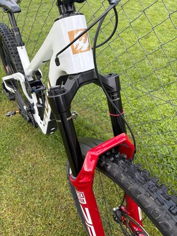 Gebrauchtes Pivot Firebird Custom 2026 Mountainbike, Weiß — Bild 7 von 12