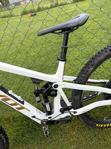 Gebrauchtes Pivot Firebird Custom 2026 Mountainbike, Weiß — Bild 10 von 12