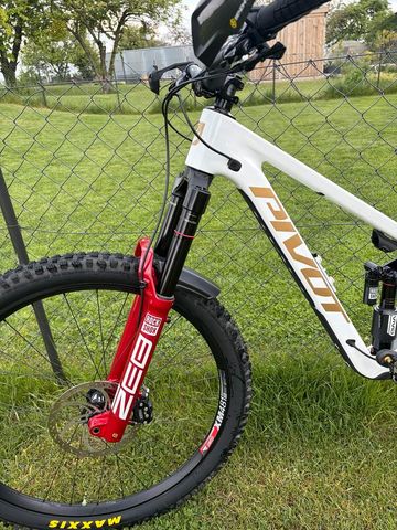 Gebrauchtes Pivot Firebird Custom 2026 Mountainbike, Weiß — Bild 8 von 12