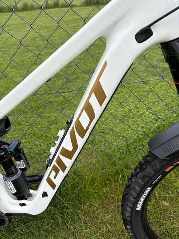 Gebrauchtes Pivot Firebird Custom 2026 Mountainbike, Weiß — Bild 4 von 12